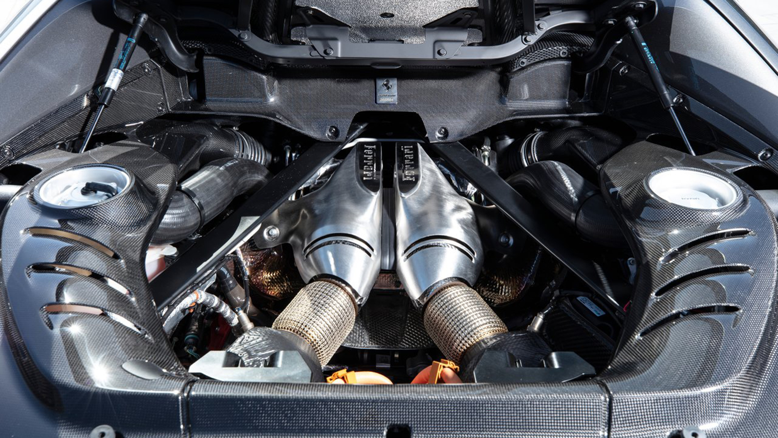 Εταιρεία της Mercedes είναι απαραίτητη σε Ferrari και Lamborghini